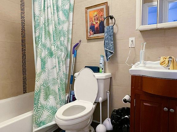 4th image of 328A Irving Ave #2A