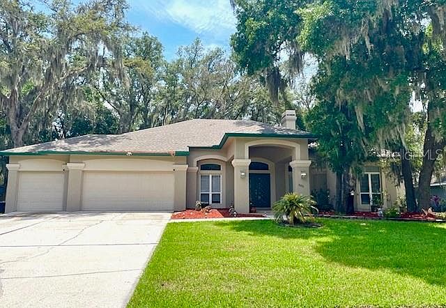 1st image of 303 Bloomingfield Dr