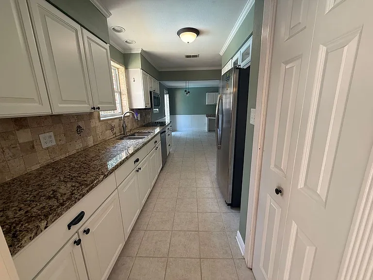 905 Poinciana Dr — Photo 10