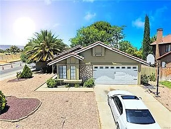 3 bed, 1370 sqft, $2,995 — Photo 2