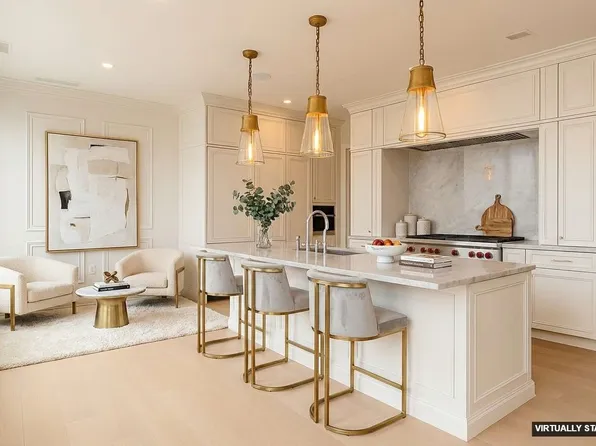 595 60th St S #303, West Des Moines, IA 50265