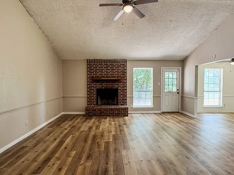 3016 Eastland Ave — Photo 9