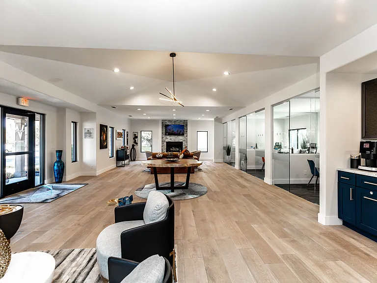 Wellington Apartments — Photo 11