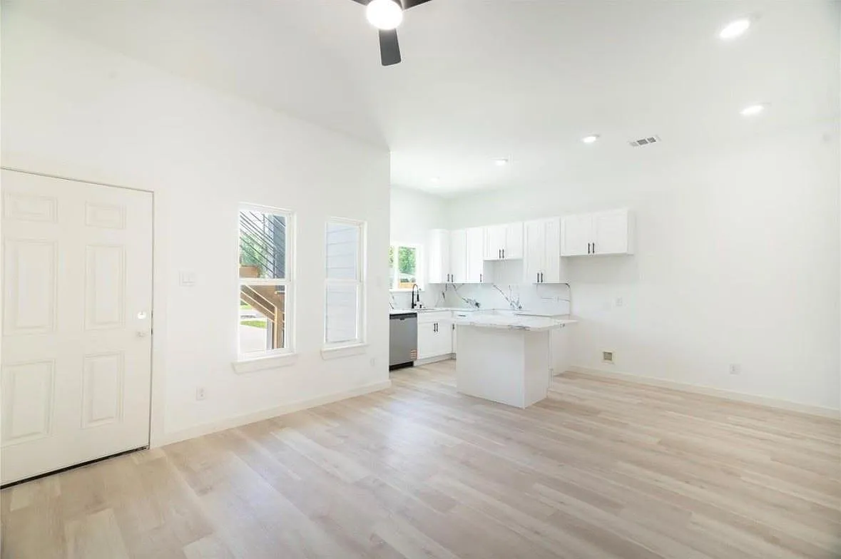 3 bed, 2.0 bath, $2,000 — Photo 4