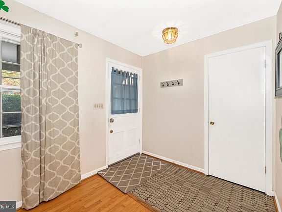 4th image of 10006 York Dr