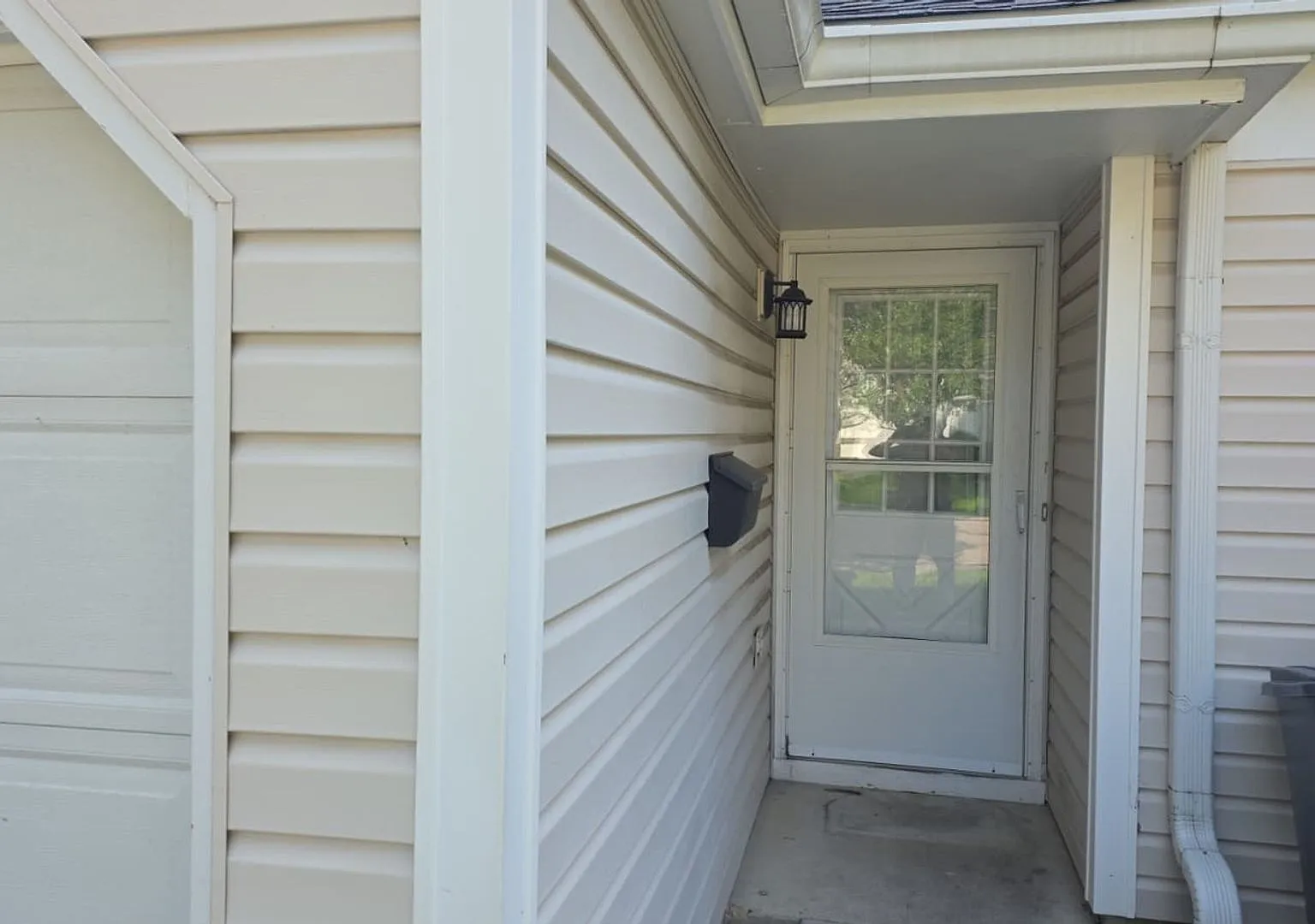 Charming 3BR House in Carol Stream with Clubhouse — Photo 3