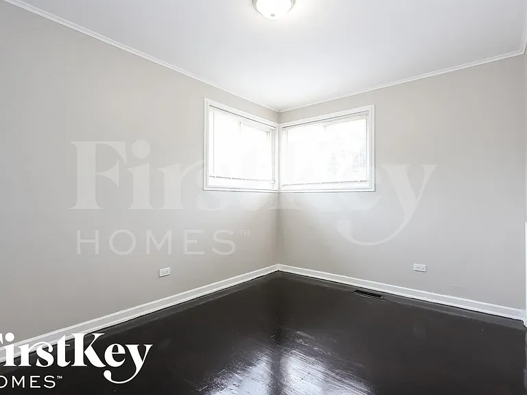 14347 Woodlawn Ave — Photo 5