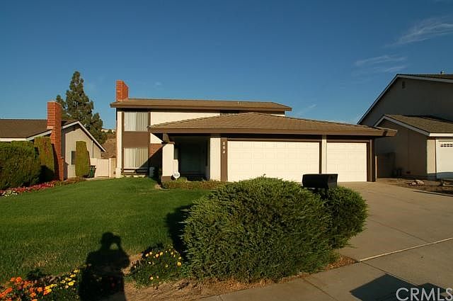 1st image of 864 Bridle Dr