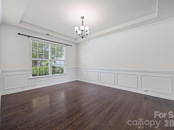 4th image of 406 Livingston Dr