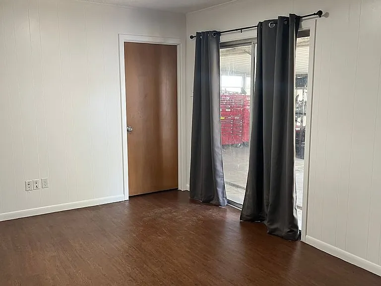 156 Lindsey Cir — Photo 4