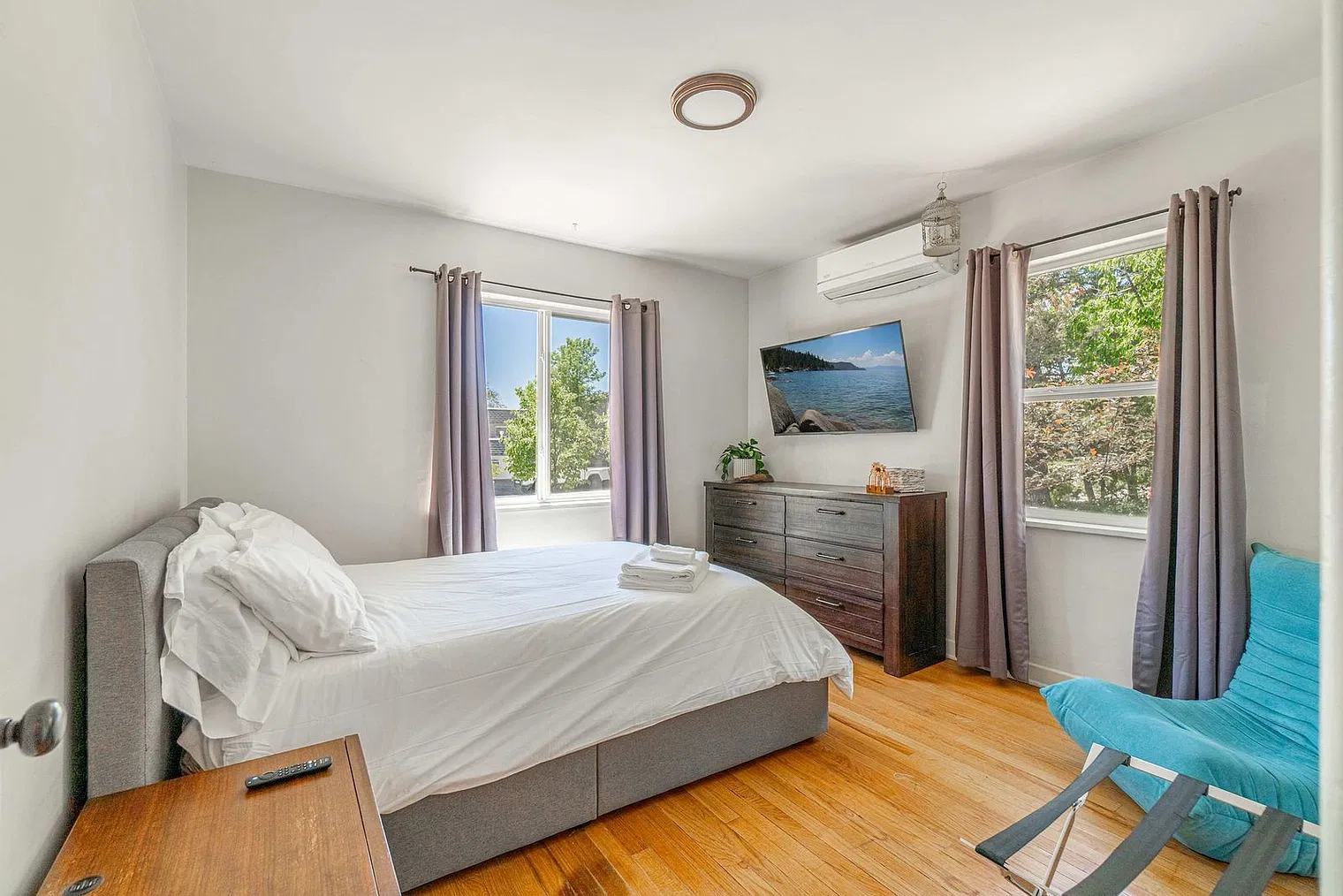 2 bed, 1.0 bath, 979 sqft, $3,849 — Photo 3