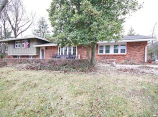 1601 Paris Dr, Godfrey, IL 62035