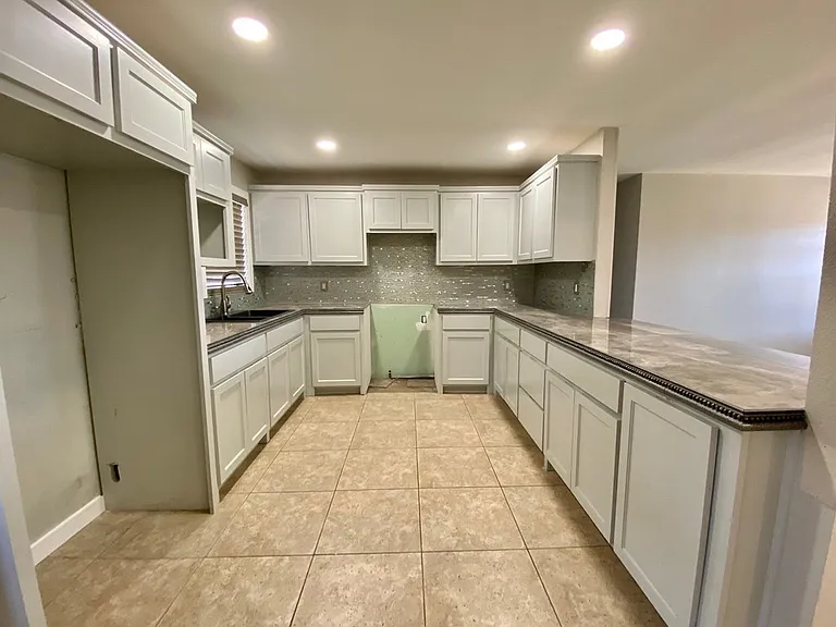3906 Cedar Spring Dr — Photo 6