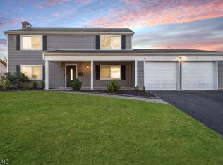 4 Indiana Rd, Somerset, NJ 08873