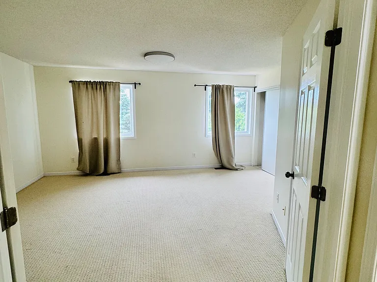 1069 Marconi Ave — Photo 17