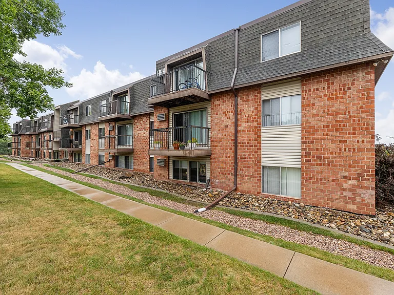 Country Bluff Apartments — Photo 36