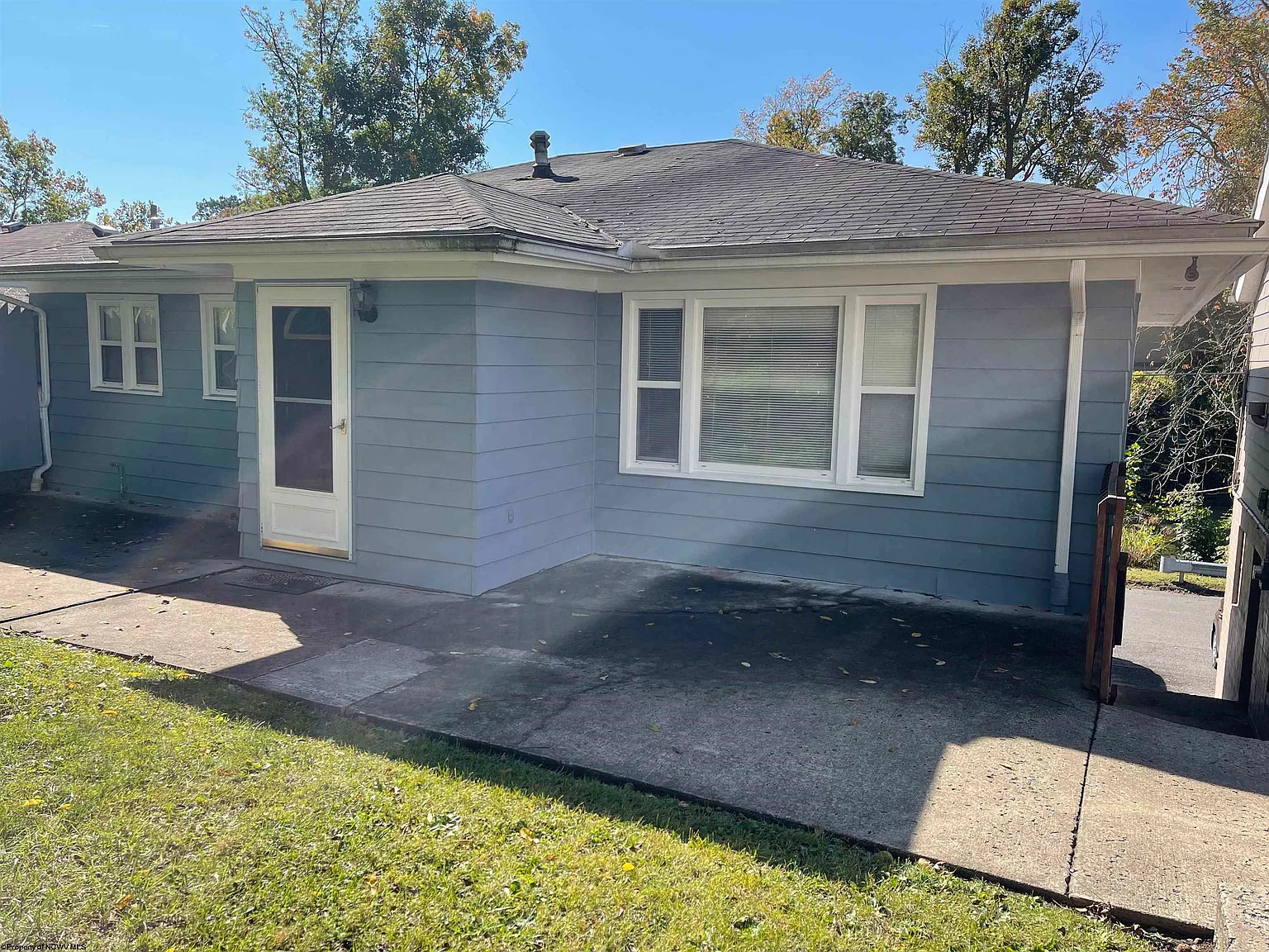 2 bed, 1.0 bath, $1,250 — Photo 2
