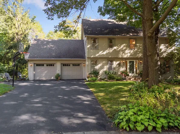 15140 Woodruff Rd, Wayzata, MN 55391