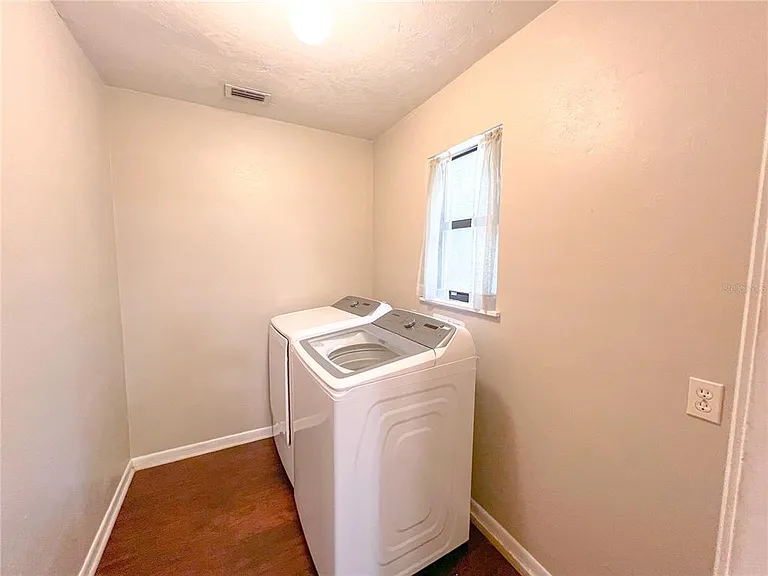 720 SW 77th Ter — Photo 8