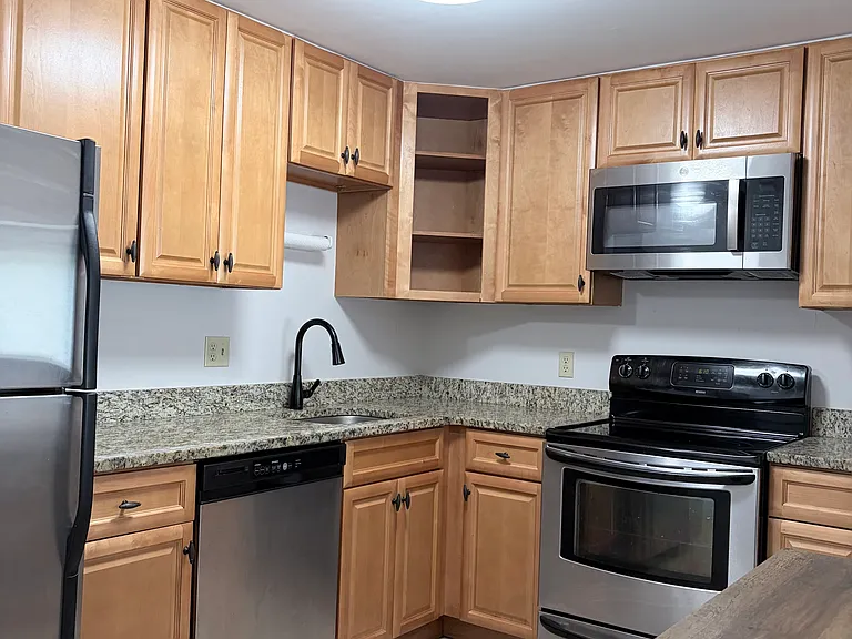 132 N Bedford St #B — Photo 5