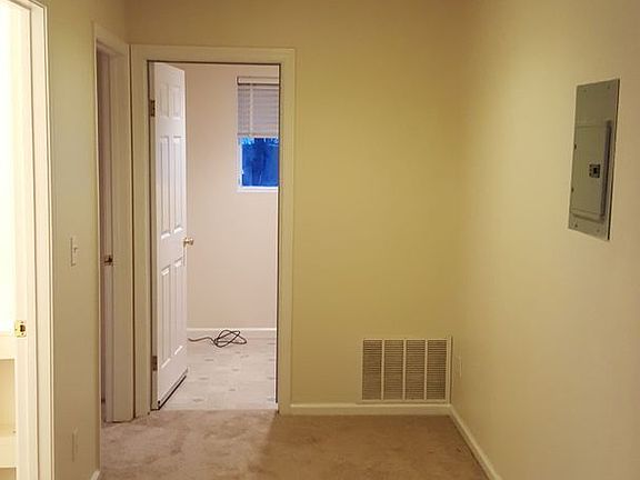 5th image of 928 Commercial Ave