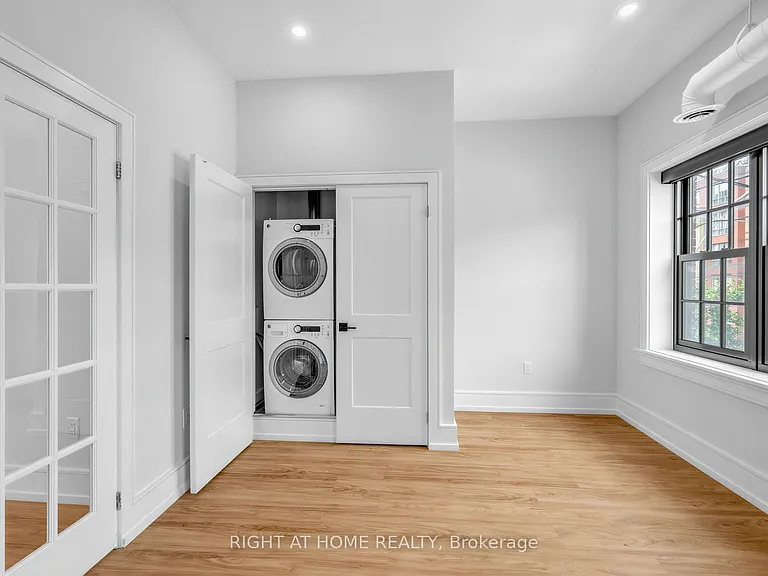 1095 Queen St E #2 — Photo 21