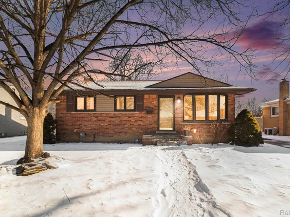 3933 Hayes St, Wayne, MI 48184