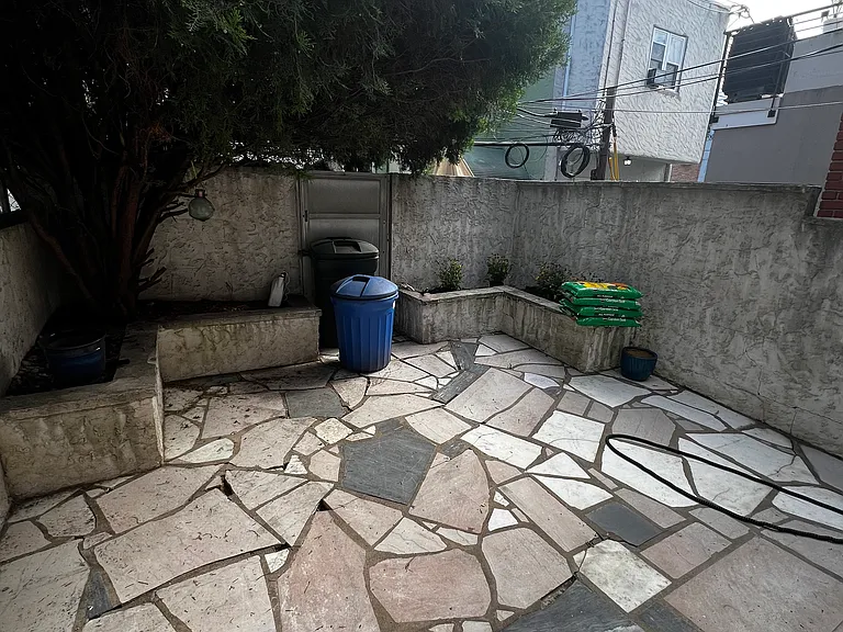 1805 Daly St — Photo 11