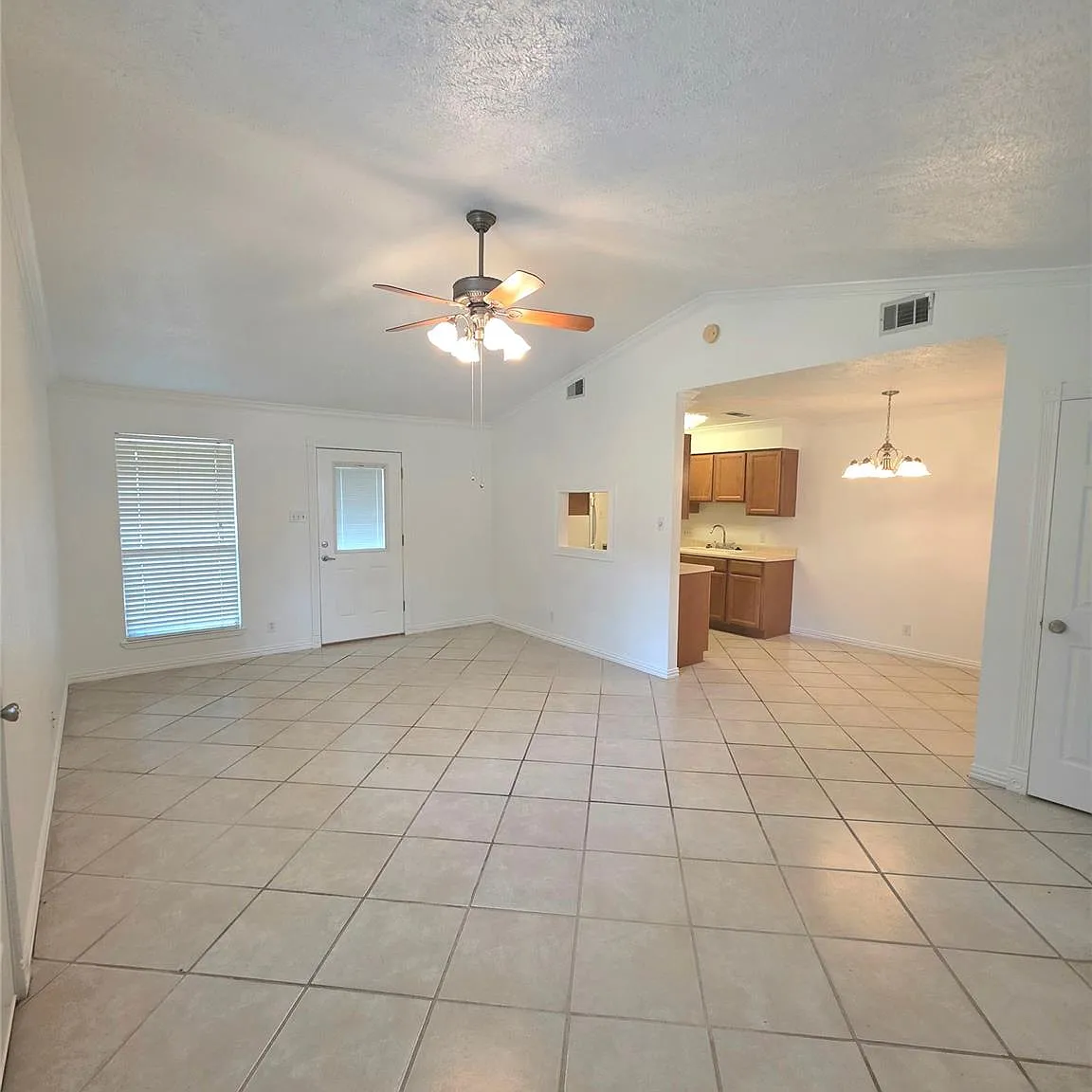 2 bed, 1.0 bath, 950 sqft, $1,675 — Photo 2