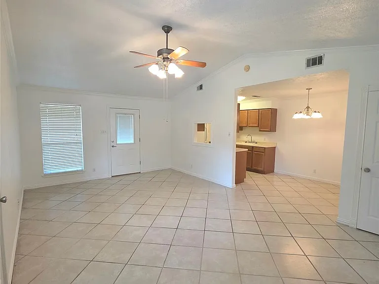 15208 Spring Hill Ln #B — Photo 2