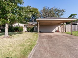 6439 Plaza St, Groves, TX 77619