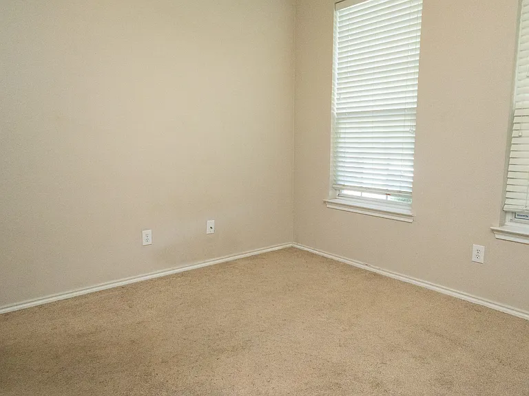 1407 Hazelwood Dr — Photo 15