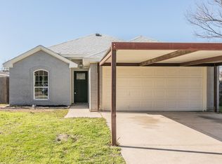 3233 Rita Ln, Haltom City, TX 76117