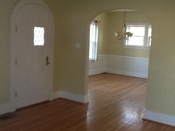 front enrty into livingroom