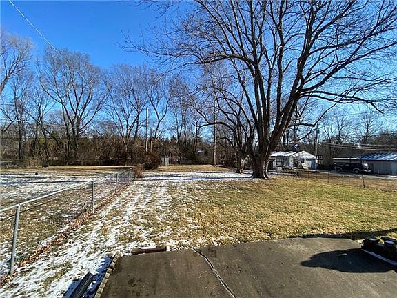 4th image of 2513 Glen Ln