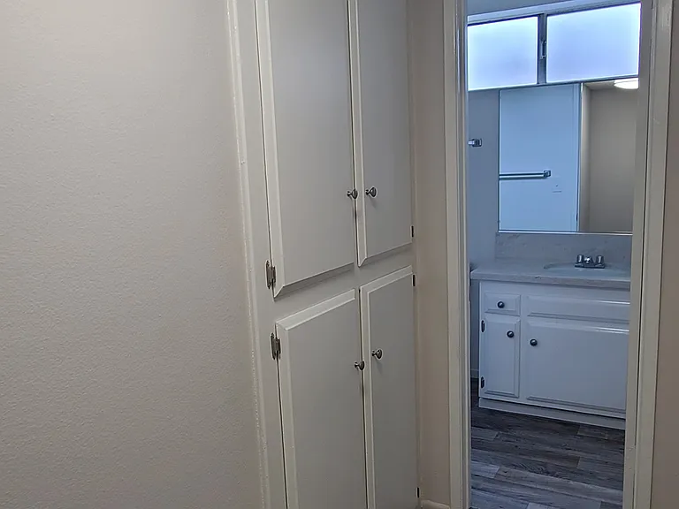 The Enrique Apartments — Photo 9