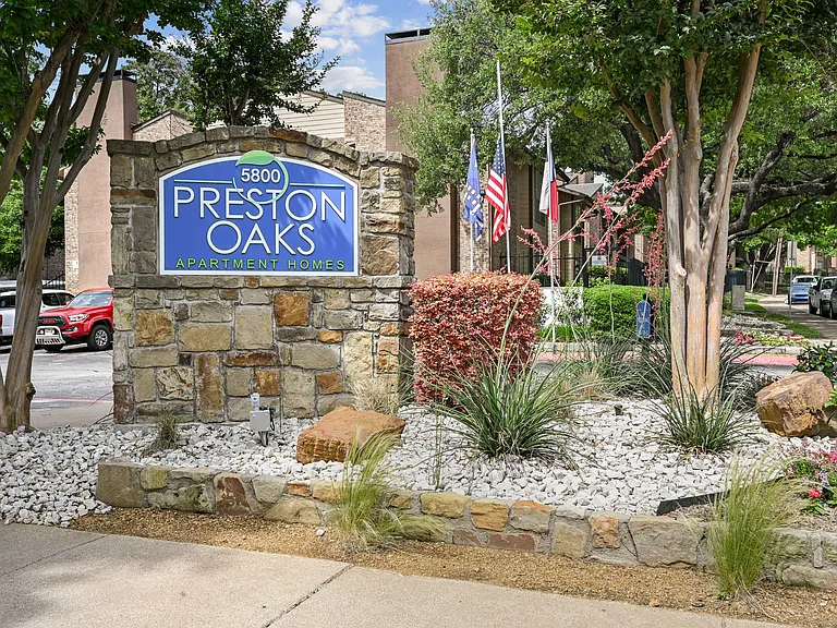 Preston Oaks — Photo 1