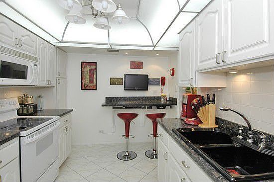 3rd image of 800 NE 195th St APT 102