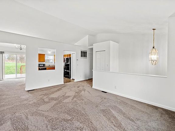 5th image of 324 Kennett Dr