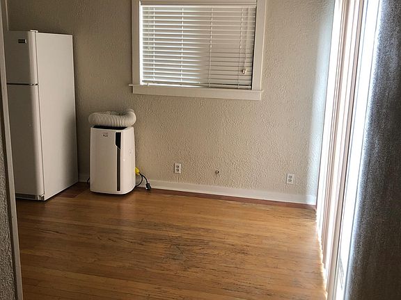 3rd image of 540 E Wilmington Ave