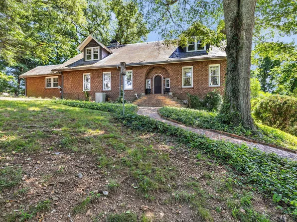 680 S Crest Rd, Chattanooga, TN 37404