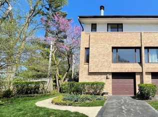 3709 Haas Ave, Riverside, IL 60546