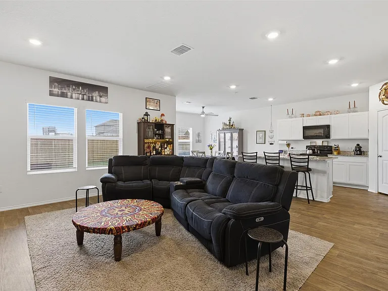19017 Romano Dr — Photo 8