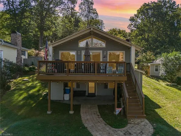 548 Lake Shore Dr, New London, NC 28127