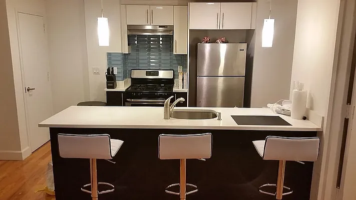 Rented by Bahar Management | media 35