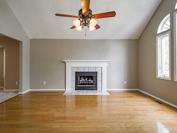 4th image of 120 Stonington St