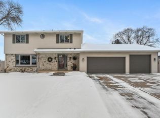 4890 Cottonwood Ln N, Plymouth, MN 55442