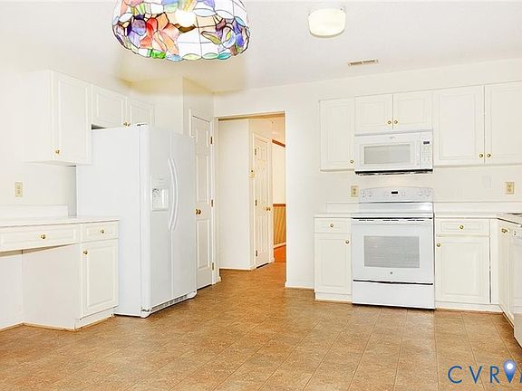 4th image of 3920 Pine Bluff Ct