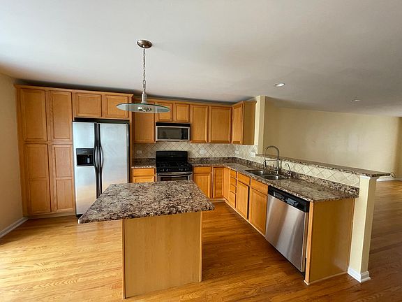 2nd image of 521 George St #521