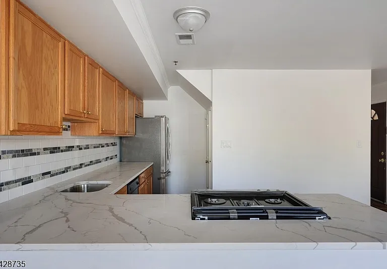 566 Pennsylvania Ave #E2 — Photo 5